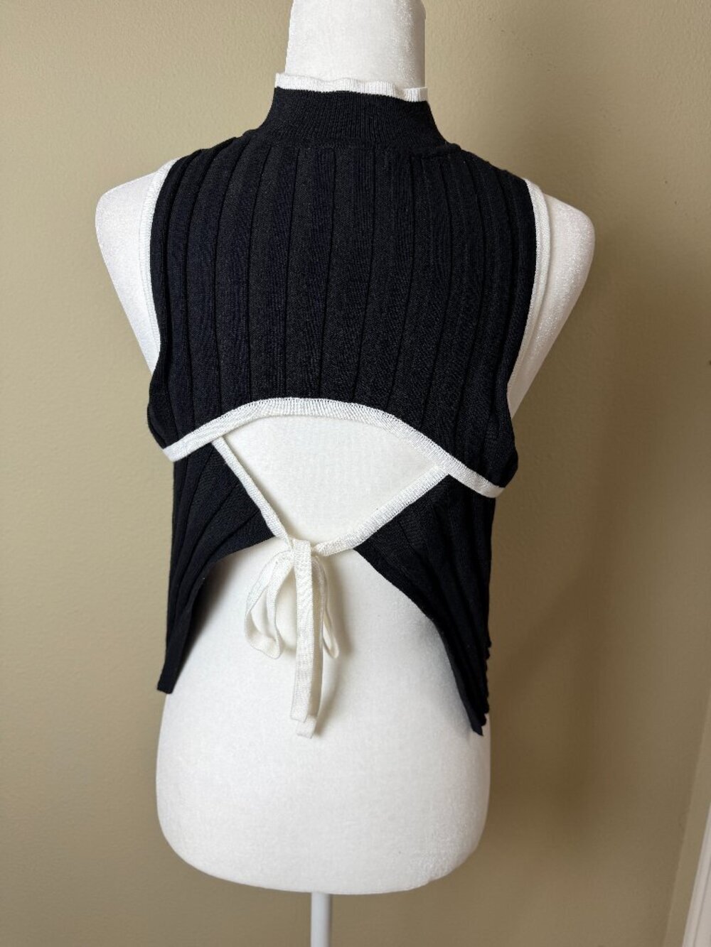 French Quarter Open Back Sweater Tank Top Black & White Size Small